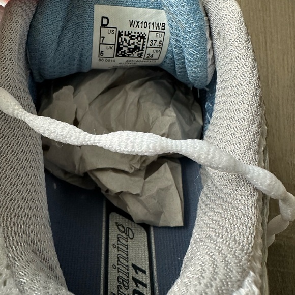 New Balance Walking Shoes - Picture 2 of 5